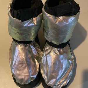 Bloch Women’s WarmUp Boots (size M) Pewter
